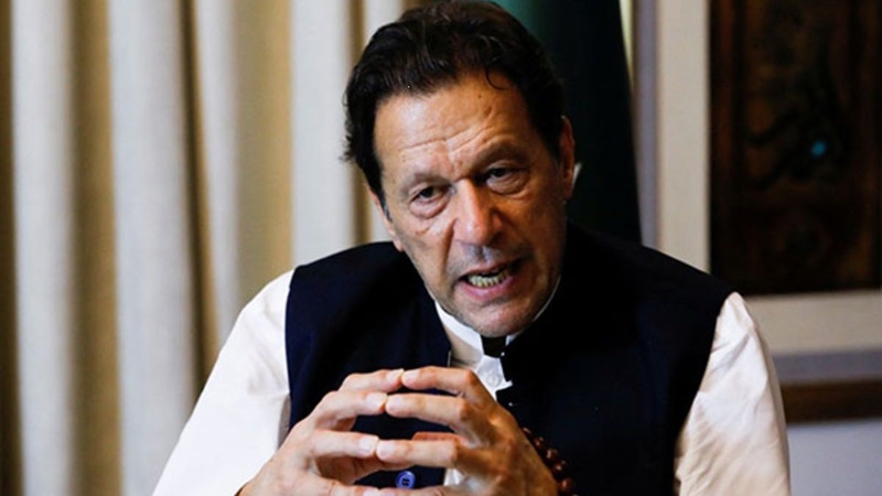 इमरान खान से नहीं मिलने देने पर धरने पर बैठी बहनें, शहबाज सरकार को दिया अल्टीमेटम