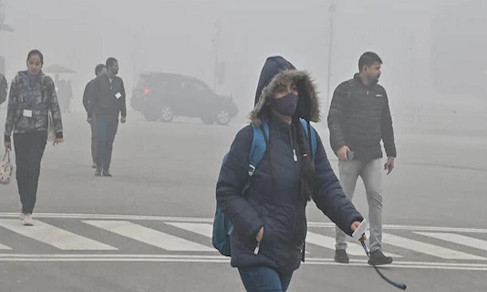 MP में कड़ाके की ठंड इंदौर में पारा 4.5°C 10 साल में सबसे कम तापमान शीतलहर का असर