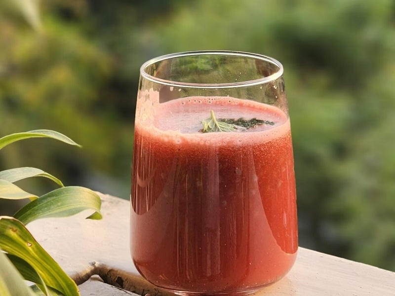 जेन-जी का नया स्किन केयर ड्रिंक ट्रेंड क्या वाकई असरदार हैं ये जूस