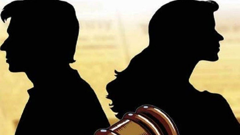 भोपाल में कुटुंब न्यायालय की नेशनल लोक अदालत में 100 से अधिक रिश्तों को बचाया, पति ने बेटी को गोद में उठाते ही मांगी माफी