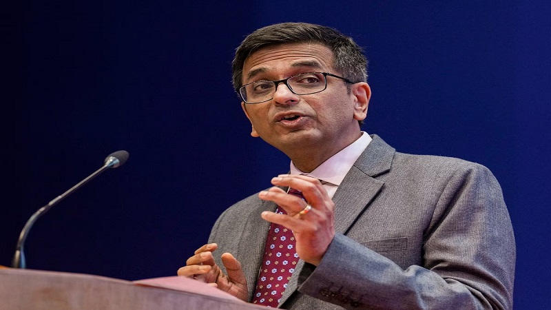 CJI चंद्रचूड़: 'सोचना भी नहीं कोई मुझे डरा-धमका सकता है' – पूर्व सांसद की याचिका पर क्यों कहना पड़ा यह