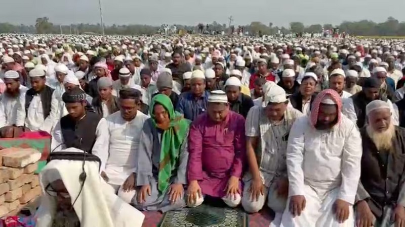 बगाल के मुर्शिदाबाद में बाबरी मस्जिद स्थल पर जुटी भीड़, सैकड़ों लोगों ने अदा की जुमे की नमाज