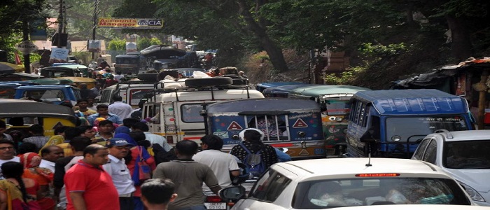 NH-44 पर बदइंतजामी का कहर: छौंदा टोल पर 5 किमी लंबा जाम, कैंसर पीड़ित मां के साथ फंसा बेटा-प्रशासन बेखबर