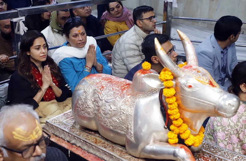 एक्ट्रेस नुसरत भरूचा के महाकाल दर्शन पर भड़के मौलाना.. बोले- पश्चाताप करो.. कलमा पढ़ो
