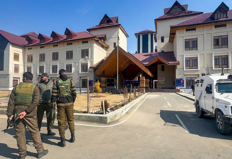 J&K: अनंतनाग में ‘व्हाइट कॉलर’ आतंकी मॉड्यूल पर बड़ी कार्रवाई… NIA ने की मेडिकल कॉलेज पर छापामारी