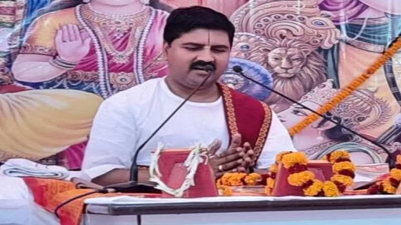 गोरखपुर में रामकथा के बीच 'युद्धघोष': टीम को मिली धमकी पर भड़के राजन जी महाराज, मंच से दी खुली चुनौती किसने मां का दूध पिया है?