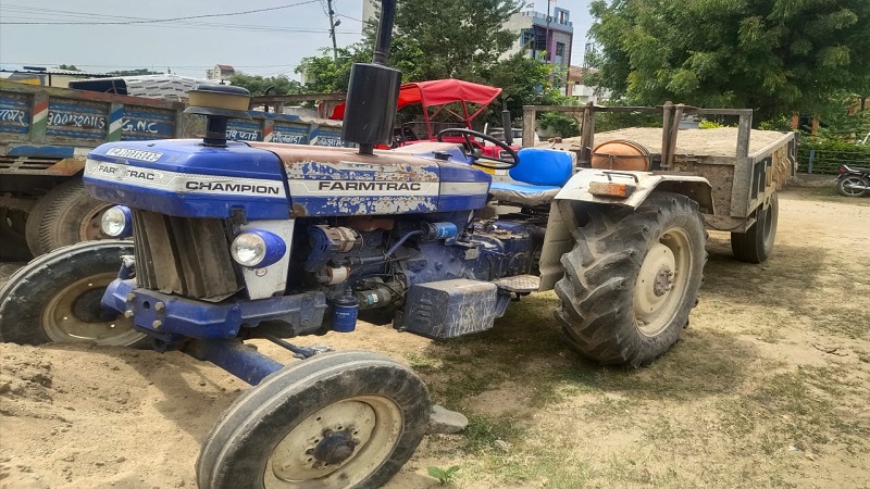 शहडोल में माफिया राज: अफसरों की हर चाल पर गुर्गों की नजर; खनिज विभाग के सामने से ट्रैक्टर लेकर फरार हुए रेत तस्कर