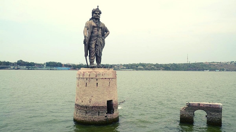 भोपाल के बड़े तालाब में महिला को गोताखोरों ने बचाया, निगम कर्मी बने असली देवदूत