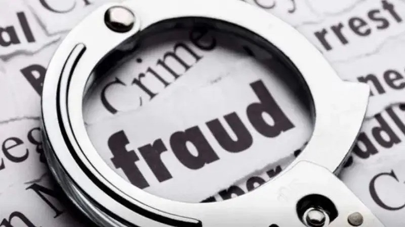 किसानों के पैसे पर हाथ साफ, 41 लाख के घोटाले में 4 गिरफ्तार, 35 लाख जमीन में छिपाए मिले