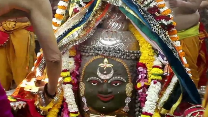 हर हर महादेव के जयकारों से गूंजा महाकाल मंदिर भस्म आरती में दिव्य श्रृंगार के दर्शन