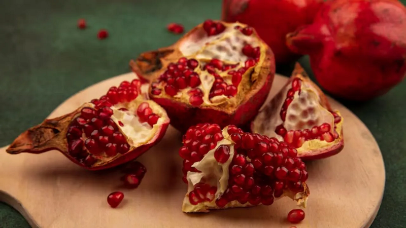 अनार के छिलके के चमत्कारी फायदे! दस्त से लेकर कब्ज तक देगा राहत