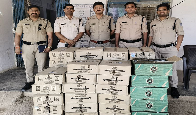 पुलिस की बड़ी कार्रवाई! नरवर में टीन शेड से 50 पेटी शराब बरामद