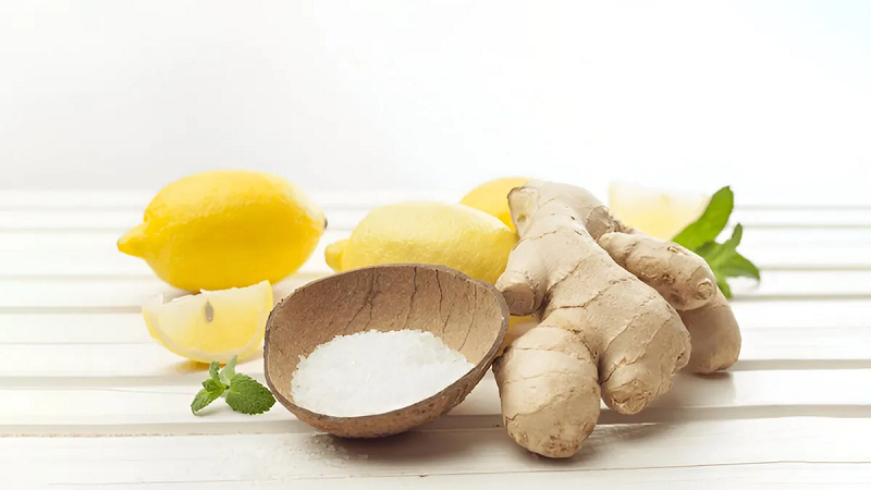 अदरक और सेंधा नमक से बने तेल से कान के दर्द में राहत, जानें इस्तेमाल से पहले की सावधानी