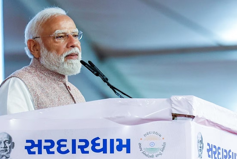 PM मोदी ने की गुजरातियों की तारीफ, वडोदरा में बोले- यहां समाज समय की दिशा को जल्दी पहचानता है