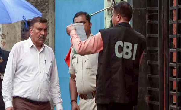 डॉक्टर परिवार की घिनौनी साजिश: 4 बच्चों की सफलता के बाद 5वें के लिए खरीदा पेपर, पूरा कुनबा CBI के जाल में फंसा।