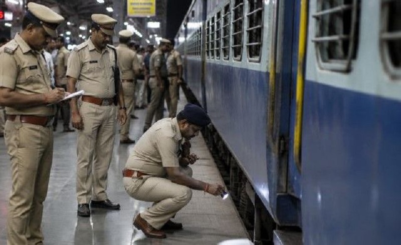 चंदौली में ‘मौत की ट्रेन’ का खौफ: 24 घंटे में दूसरी गोलीकांड से रेलवे में मचा हड़कंप