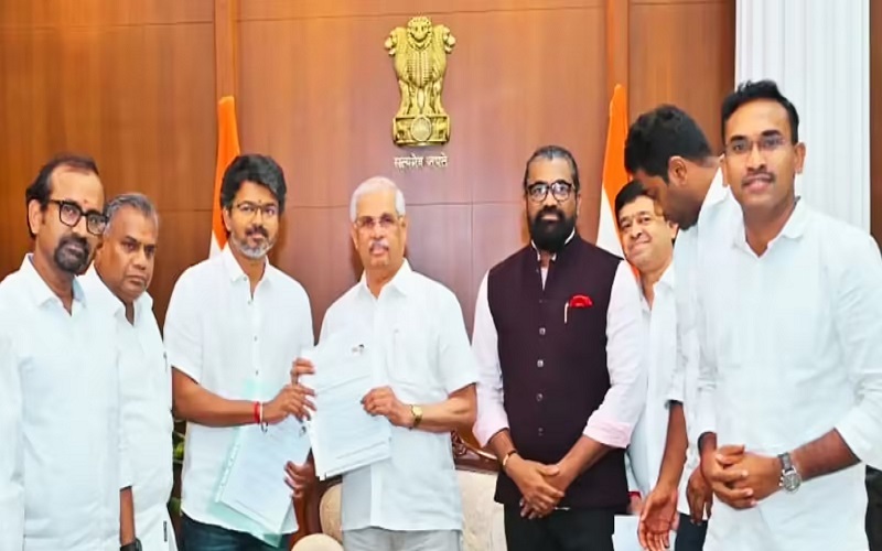 तमिलनाडु में राजनीतिक हलचल: विजय की TVK को लेकर अंतरराष्ट्रीय चर्चा तेज, मलेशियाई पीएम ने बताया ऐतिहासिक बदलाव