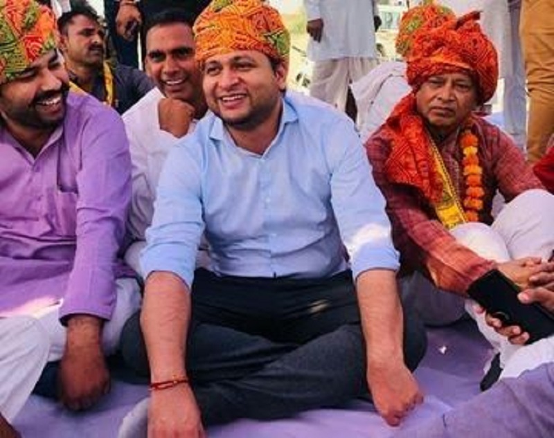 झांसी में बड़ा प्रशासनिक फेरबदल: ADM वरुण कुमार पांडेय बने विधि विश्वविद्यालय के कुलसचिव, गौरव शुक्ला को मिला JDA सचिव का जिम्मा