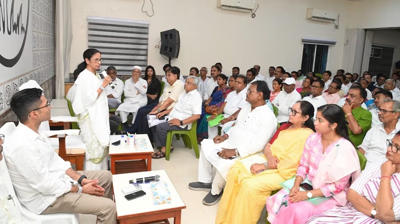 चुनावी हार के बाद ममता का बड़ा संदेश, बोलीं- जिसे जाना है जाए, TMC को फिर से खड़ा करेंगे