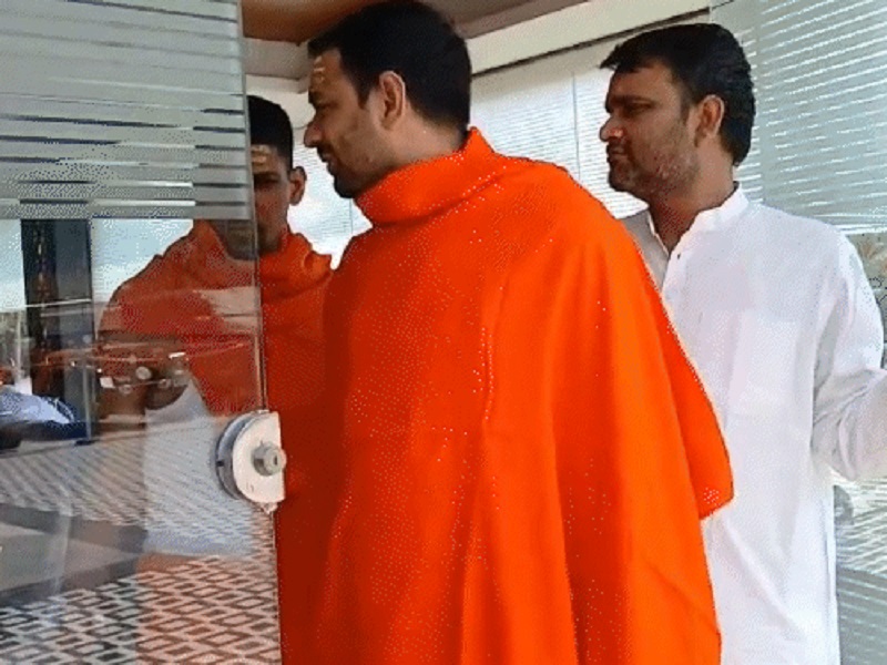 बोधगया में वेब सीरीज की शूटिंग करते दिखे तेज प्रताप यादव, भगवा वस्त्र में योग और पूजा के दृश्य शूट; पिता लालू यादव की फिल्मी एंट्री भी फिर चर्चा में
