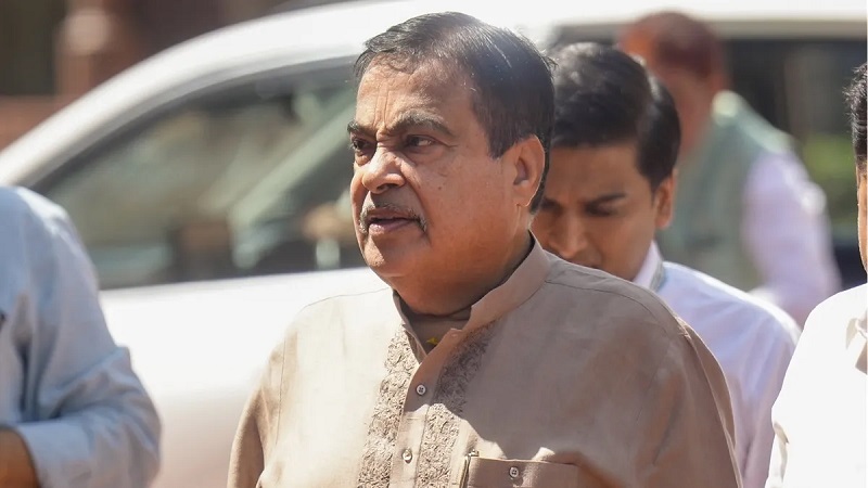 पीएम की अपील का असर दिखा, नितिन गडकरी ने बदला तरीका, बस से किया निरीक्षण दौरा