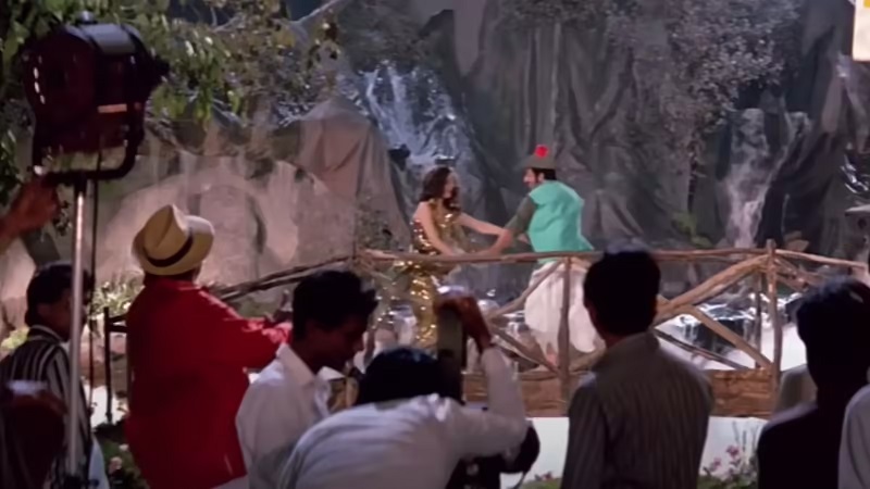 ‘त्रिदेव’ के ‘ओए ओए’ गाने पर क्यों मची थी हलचल? 36 साल पुरानी फिल्म से जुड़ा है हैरान करने वाला किस्सा