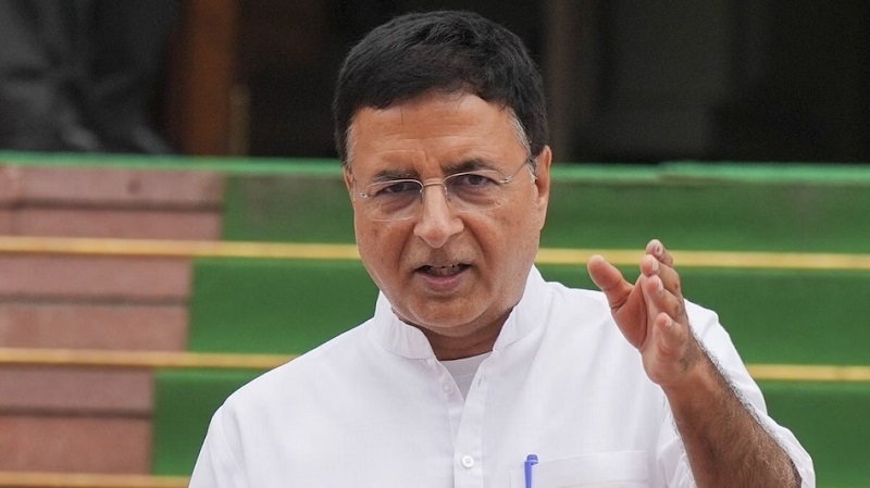 पासपोर्ट विवाद में बढ़ी कांग्रेस नेताओं की मुश्किलें, पवन खेड़ा के बाद अब रणदीप सुरजेवाला को समन