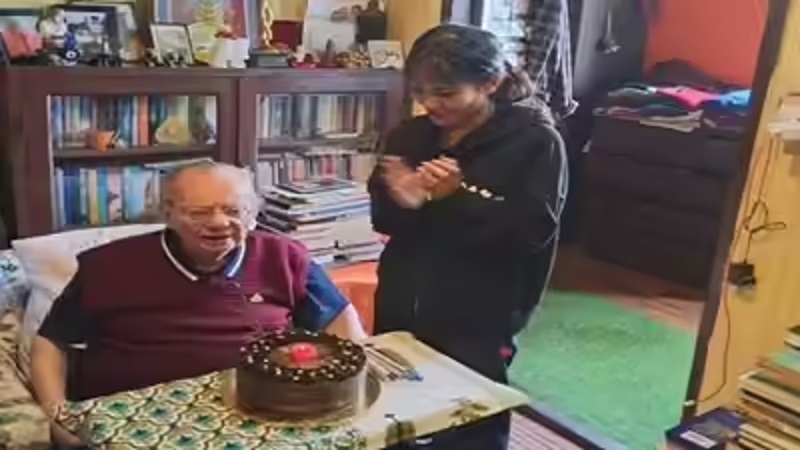 93 साल के हुए पहाड़ों के जादूगर रस्किन बॉन्ड, देहरादून में सादगी से मनाया जन्मदिन, मसूरी ने महसूस की कमी