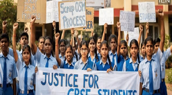 CBSE मूल्यांकन विवाद ने पकड़ा राजनीतिक रंग, राहुल गांधी बोले- सवाल पूछने वाली युवा पीढ़ी से डर रही सरकार