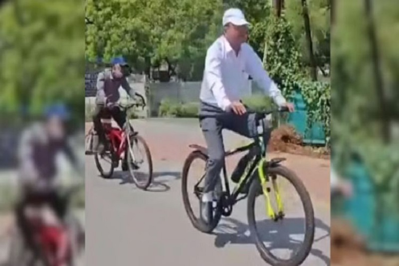 चित्रकूट में अनोखी पहल: चीफ जस्टिस समेत जज और स्टाफ साइकिल से पहुंचे कोर्ट, दिया पर्यावरण बचाने का संदेश