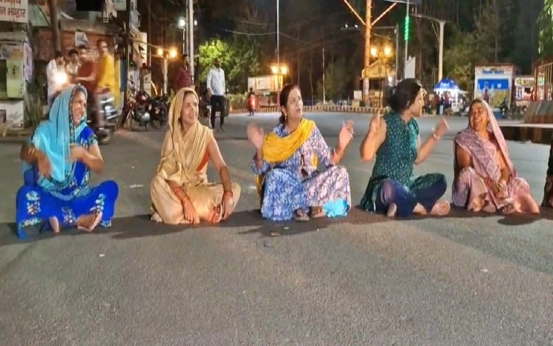झांसी में गर्मी और बिजली कटौती से बिगड़ रही लोगों की नींद, बढ़े मानसिक तनाव के मरीज