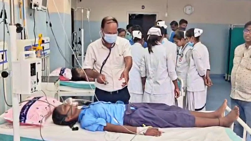 बिहार में मिड-डे मील खाने से 60 से ज्यादा बच्चे बीमार, स्कूल में मची अफरा-तफरी