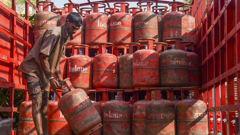 LPG कनेक्शन धारकों के लिए चेतावनी, सरकार ने शुरू की सख्त जांच, सब्सिडी बंद होने का खतरा