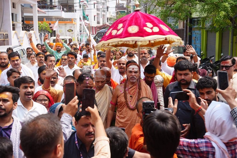 शंकराचार्य ने किया ‘Go-LX’ का ऐलान, OLX की तर्ज पर अब ऑनलाइन खरीदी-बिक्री होंगी गायें