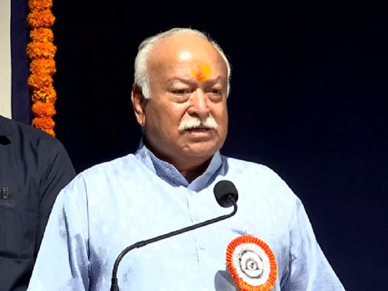 लखनऊ पहुंचे RSS प्रमुख मोहन भागवत, तीन दिवसीय दौरे में संगठन और सरकार के कामकाज की होगी समीक्षा