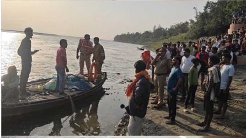 गोरखपुर में सरयू नदी बनी काल, नहाने गए भाई-बहन की डूबकर मौत; मौसी को गोताखोरों ने बचाया