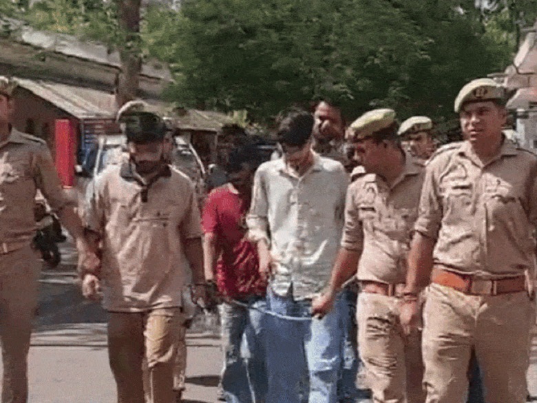 114 बैंक खाते, करोड़ों का ट्रांजेक्शन और विदेशी नेटवर्क: झांसी में इंडोनेशियाई सिम और चाइनीज ऐप से साइबर ठगी, 7 आरोपी गिरफ्तार
