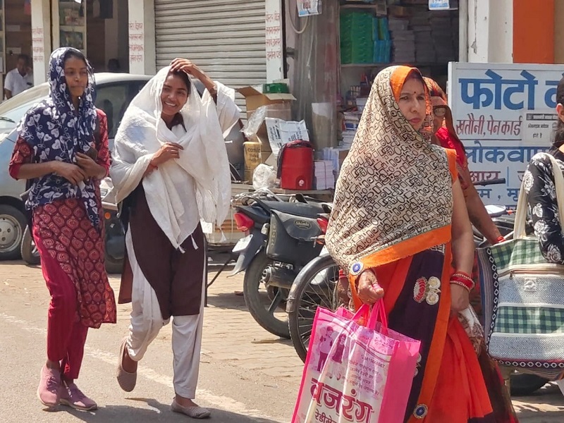 झांसी में भीषण गर्मी का कहर: 41℃ तापमान, लू से जनजीवन प्रभावित