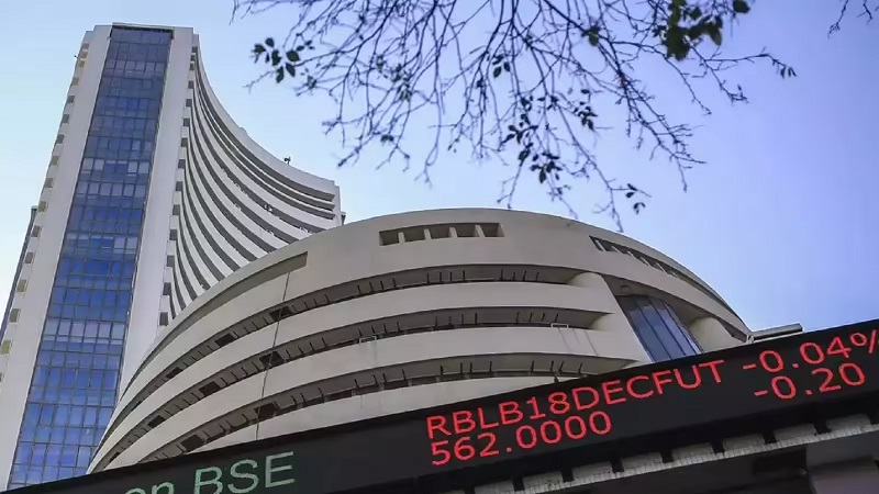 आज बाजार में क्या रहेगा रुख? मुनाफे के मौके की तलाश में निवेशक सतर्क
