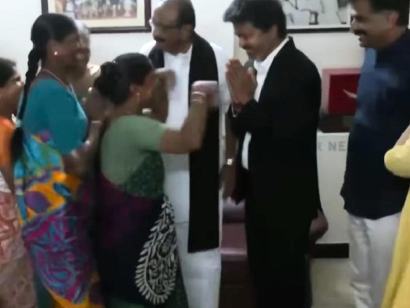 मुलाकात में मुस्कान, बातचीत में हल्कापन: तमिलनाडु के मुख्यमंत्री विजय की वाइको से भेंट ने राजनीति का बदला अंदाज