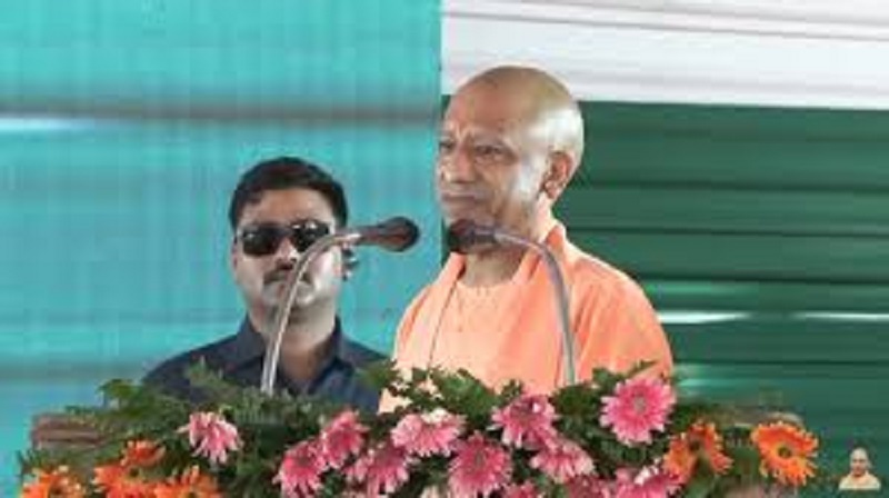धार्मिक आयोजनों में उपद्रव करने वालों को चेतावनी, सीएम योगी बोले- अब बेटियों और व्यापारियों की सुरक्षा सर्वोच्च प्राथमिकता