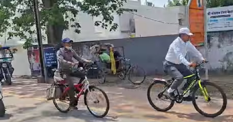 पीएम मोदी की अपील का असर, लग्जरी कार छोड़ साइकिल से दफ्तर पहुंचने लगे जीएसटी अधिकारी
