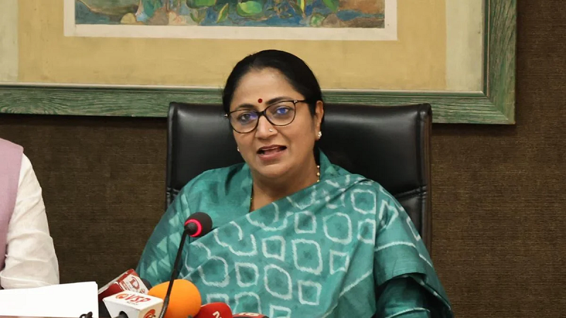 आत्मनिर्भरता की नई उड़ान: महिला उद्यमियों के लिए दिल्ली सरकार का ऐतिहासिक आर्थिक पैकेज