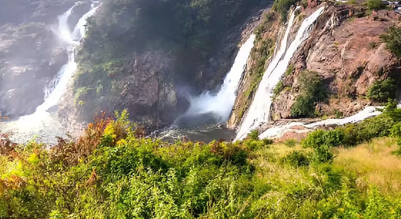 गर्मी में घूमने के लिए मध्य प्रदेश की ठंडी जगहें, 5 दिन में पूरा करें यादगार सफर..