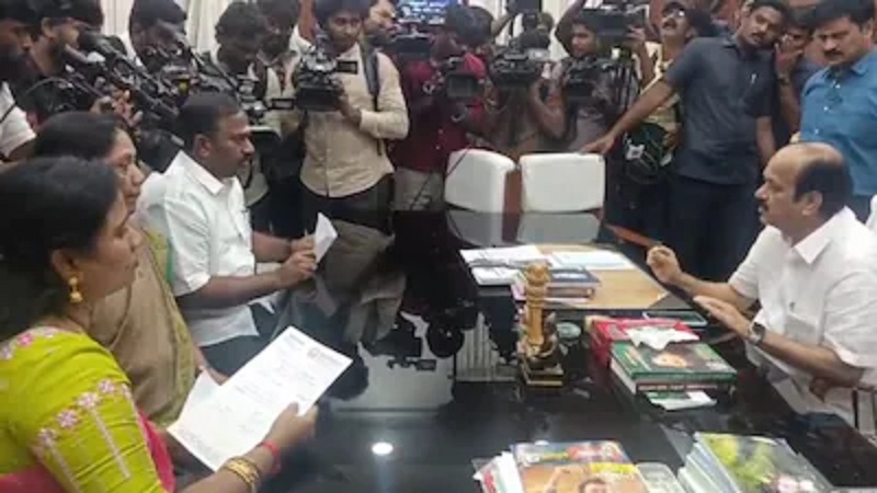 तमिलनाडु में तेज हुई सियासी हलचल: AIADMK में टूट के संकेत, तीन विधायकों के इस्तीफे से बदले राजनीतिक समीकरण