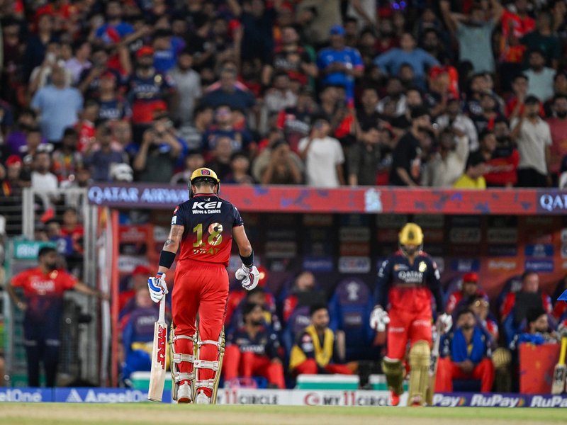 RCB vs KKR: विराट कोहली ने रचा इतिहास, रोहित और धोनी को छोड़ा पीछे, IPL में बनाए कई रिकॉर्ड