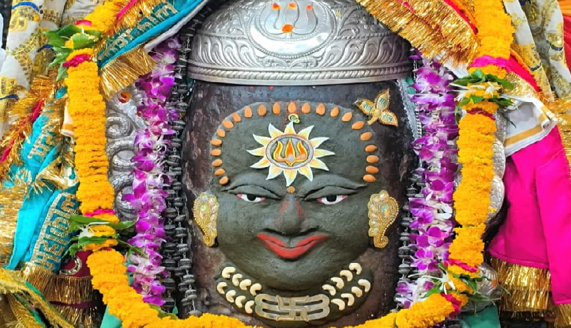 महाकालेश्वर मंदिर में भस्म आरती का दिव्य नजारा, पंचामृत अभिषेक से सजा बाबा महाकाल का स्वरूप