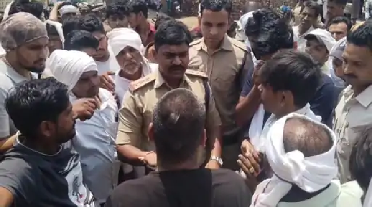 बमोरी में हंगामा: खाद न मिलने पर किसानों का प्रदर्शन, तहसीलदार के आश्वासन के बाद खुला रास्ता