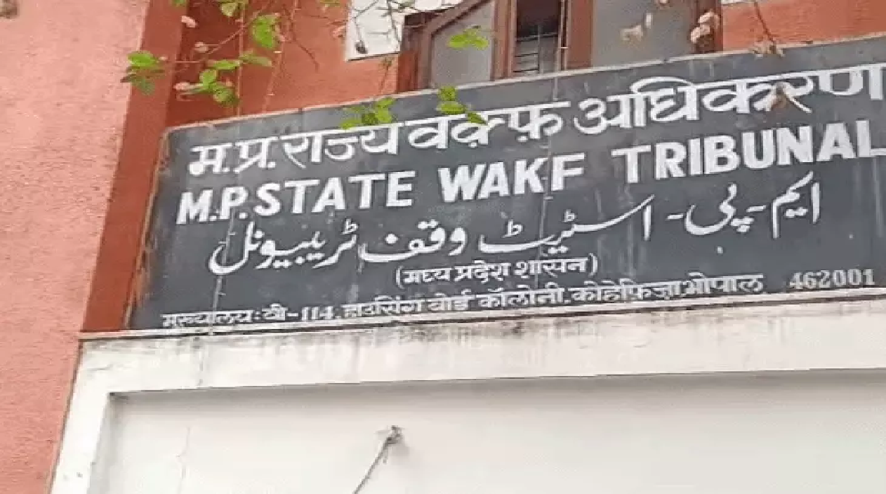 कब्रिस्तान के नीचे से मेट्रो गुजरने पर घमासान, मेट्रो प्रबंधन रखेगा अपना पक्ष