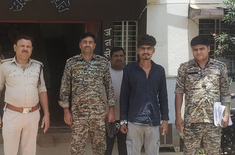 मां को दर्द बताने के बाद युवक ने लगाई फांसी, पुलिस ने आरोपी को दबोचा